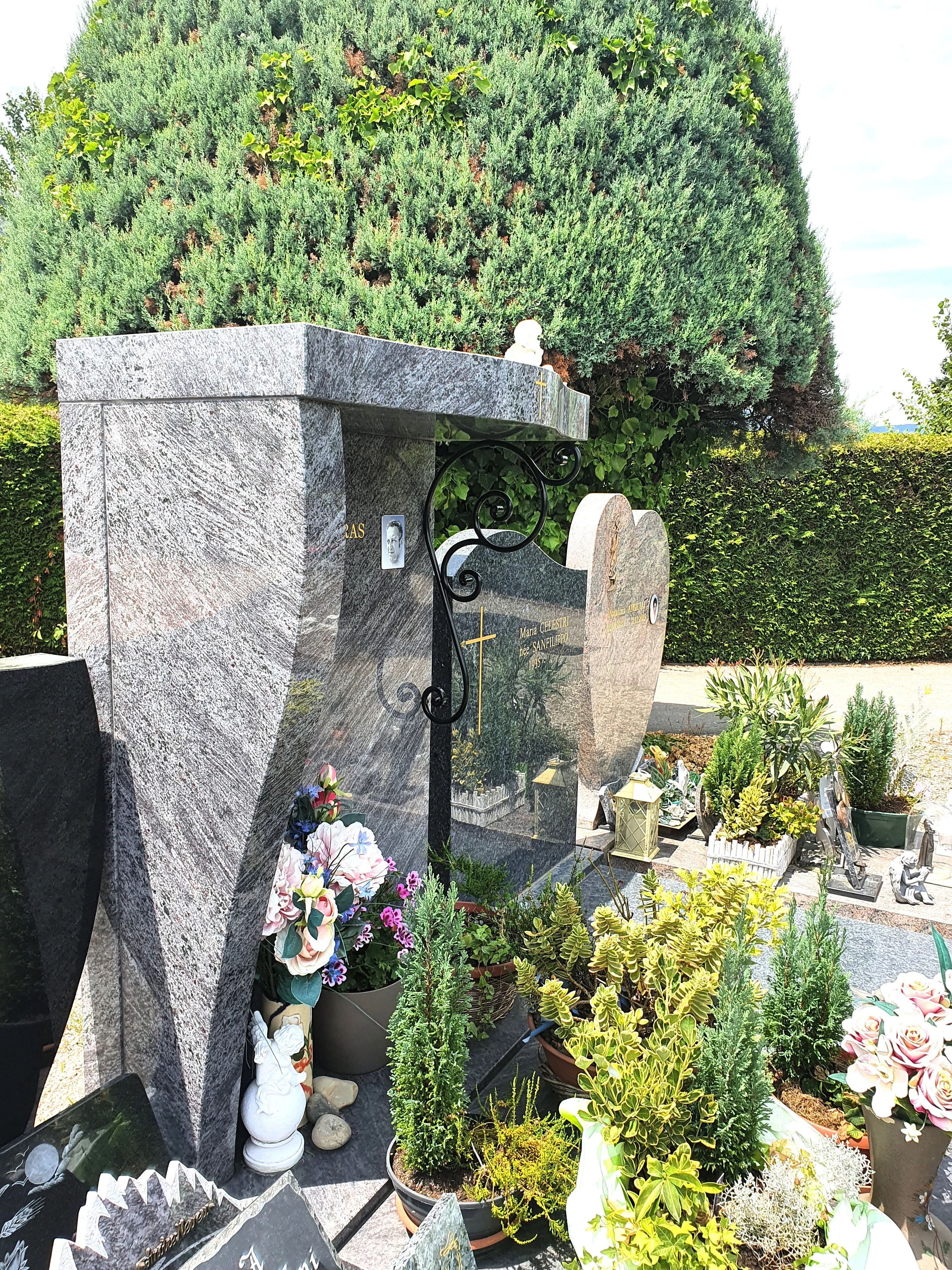 Volute de monument, Fontaine (décoration)