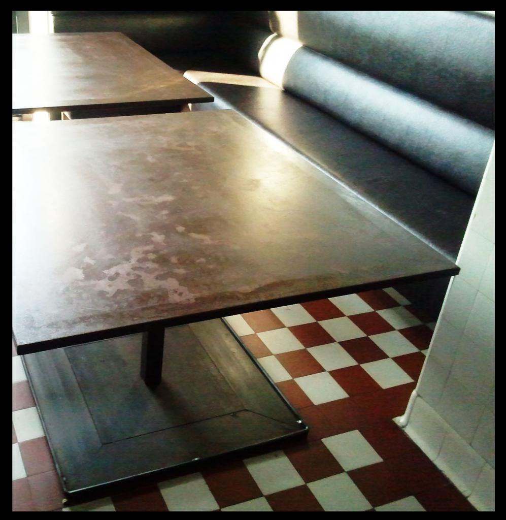 Table acier rouillees